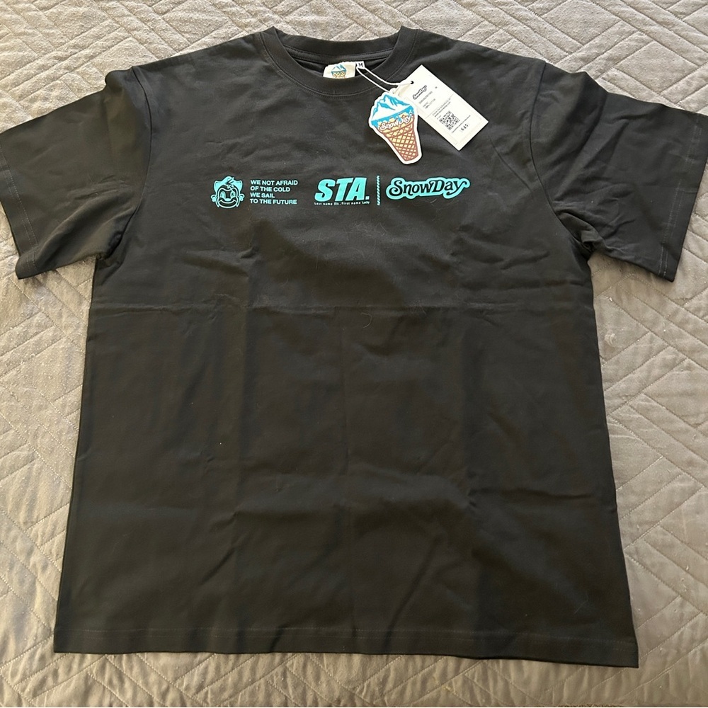 Snow Day Men’s Medium T-Shirt NWT